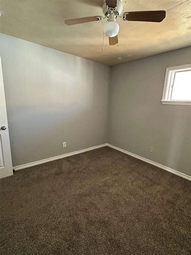 Foto del edificio - 516 Holiday Dr