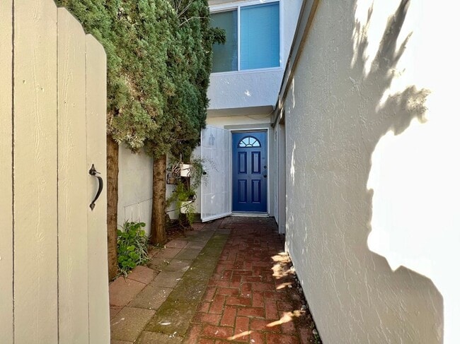 Building Photo - Charming North Napa Condo in Prime Location – A Must See!