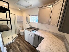 Building Photo - 860 Quincy St