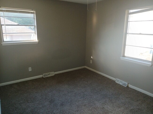Building Photo - 5036-5038 N Topping Duplex