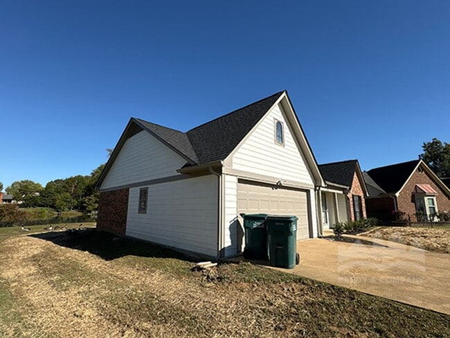 Building Photo - 316 Sparky Cove