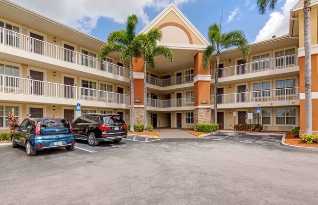 Building Photo - Furnished Studio-Fort Lauderdale-Cypress C...