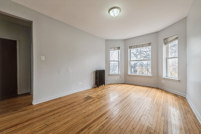 Building Photo - 3206 W Fulton Blvd