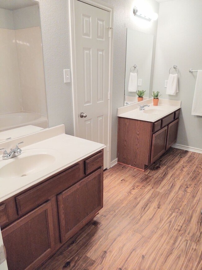 Building Photo - 4 Bed / 2 Bath House in secluded neighborhood with a park and walking trail