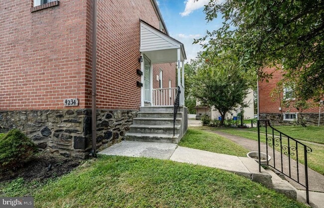 Building Photo - 4234 Valley Rd