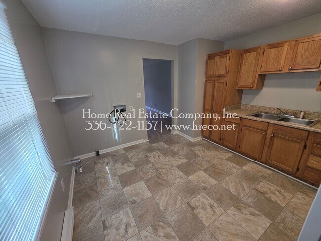 Foto del edificio - 4263 Mineral Ave