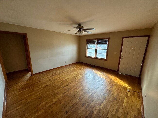 Building Photo - Charming Brick Duplex in Union City!