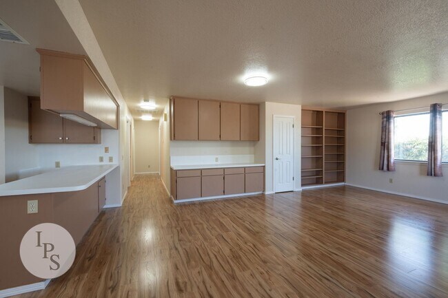 Foto del edificio - Fresno Westside Farm Home, 2BR/2BA, Built 1992 – Modern Updates!