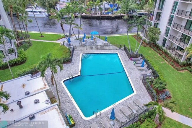 Foto del edificio - 900 River Reach Dr