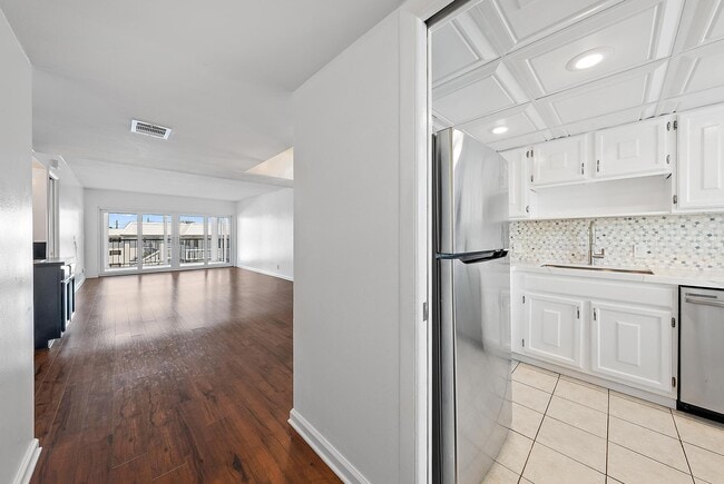 Building Photo - 155 Yacht Club Dr