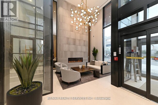 Photo du bâtiment - 2020 Bathurst St