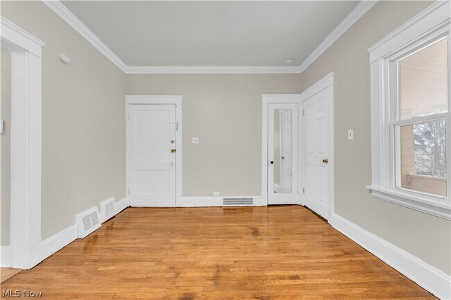 Building Photo - 1041 E 169th St