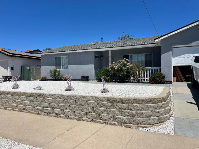 Building Photo - 10155 Strathmore Dr