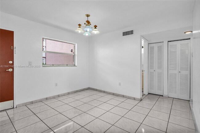 Foto del edificio - 325 NW 72nd Ave