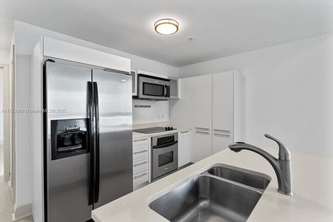 Photo - 1900 N Bayshore Dr Apartment