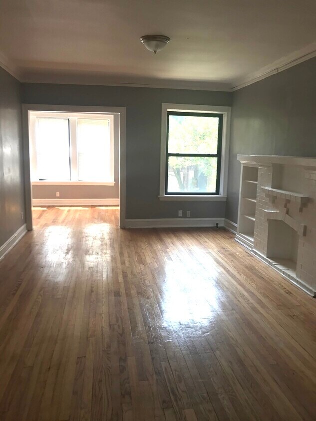 Foto principal - 7145 S Ridgeland Ave