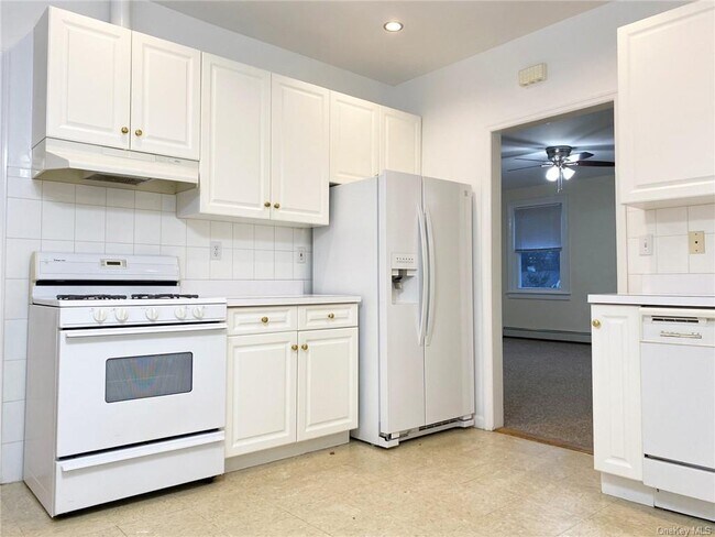 Building Photo - 25 S Dutcher St