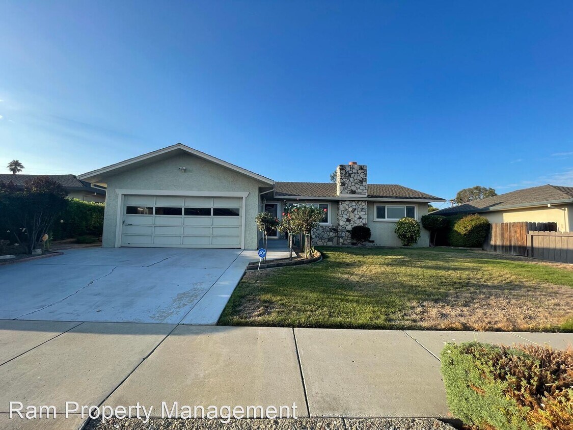 Foto principal - 3 br, 2 bath House - 1301 Gloria Dr
