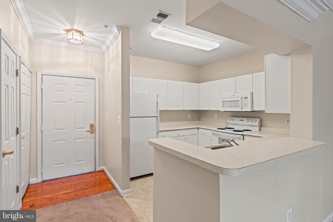 Foto del edificio - 4551 Strutfield Ln