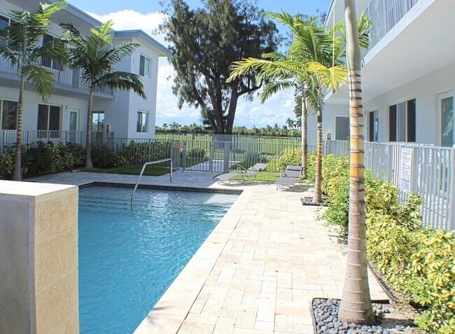 Foto del edificio - 321 S Shore Dr