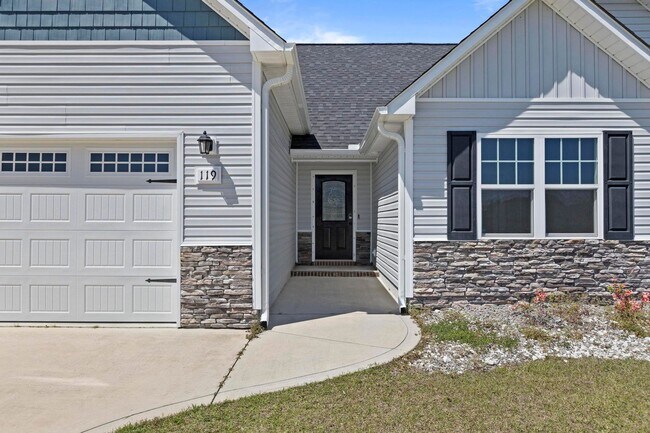 Foto del edificio - 3 bedroom with BONUS room in community pool neighborhood!