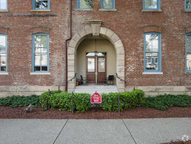 Foto del edificio - Bayard School Lofts