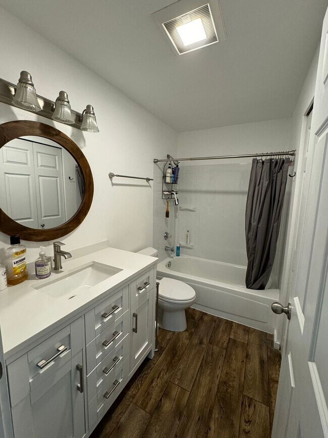 Foto del edificio - CLICK "REQUEST A TOUR" NOW!