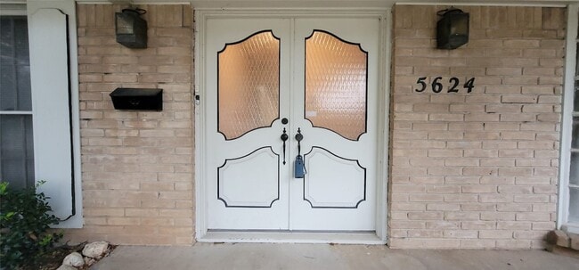 Foto del edificio - 5624 Woodway Dr