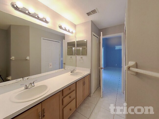 Foto del edificio - 441 Briar Bay Cir