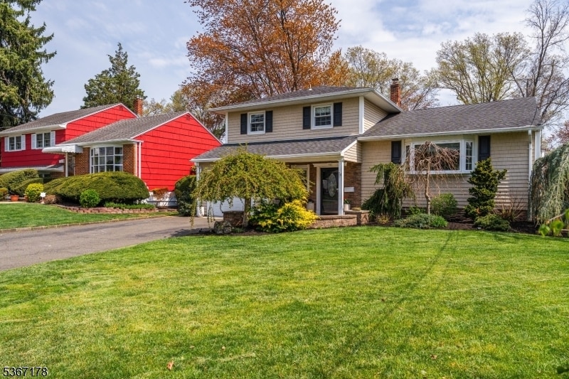 Primary Photo - 74 Emerald Pl