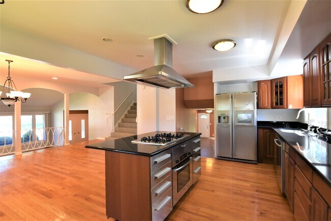 Building Photo - 1702 N Waterman Ave