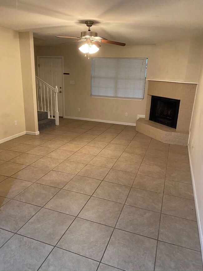 Foto del edificio - 2440 Ramblewood Ct