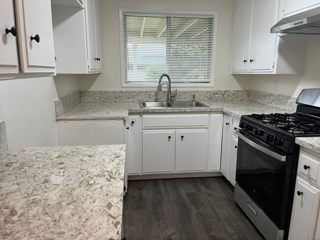 Foto del edificio - Lovely 3 Bedroom 1 Bath House with Garage