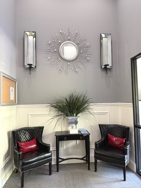 Foto del edificio - 275 E Railroad Ave