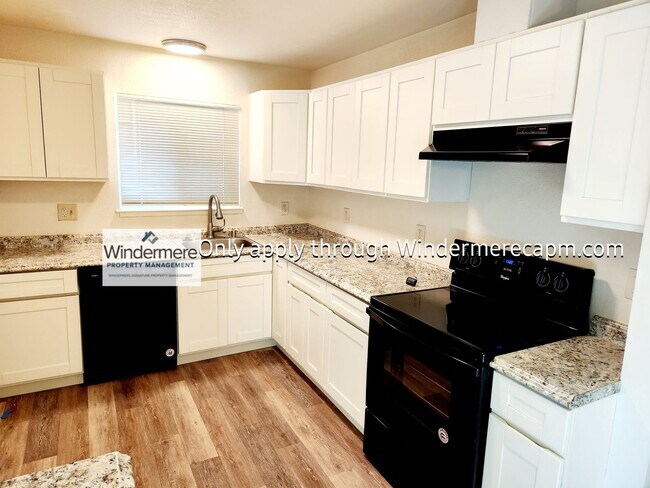 Foto del edificio - Cozy Three Bedroom Home- Available Now!