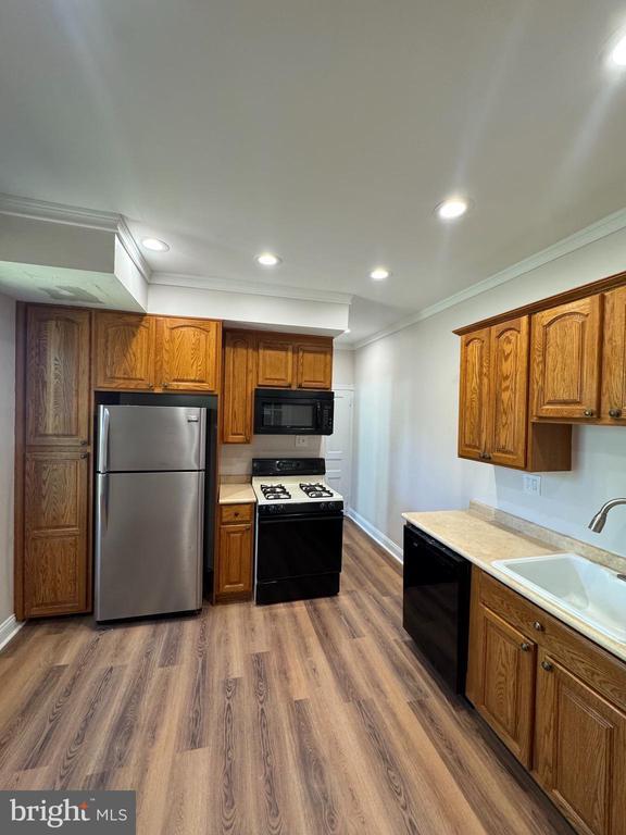Foto del edificio - 683 Knowles Ave