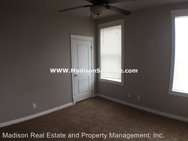Building Photo - 220 E Ermina Ave
