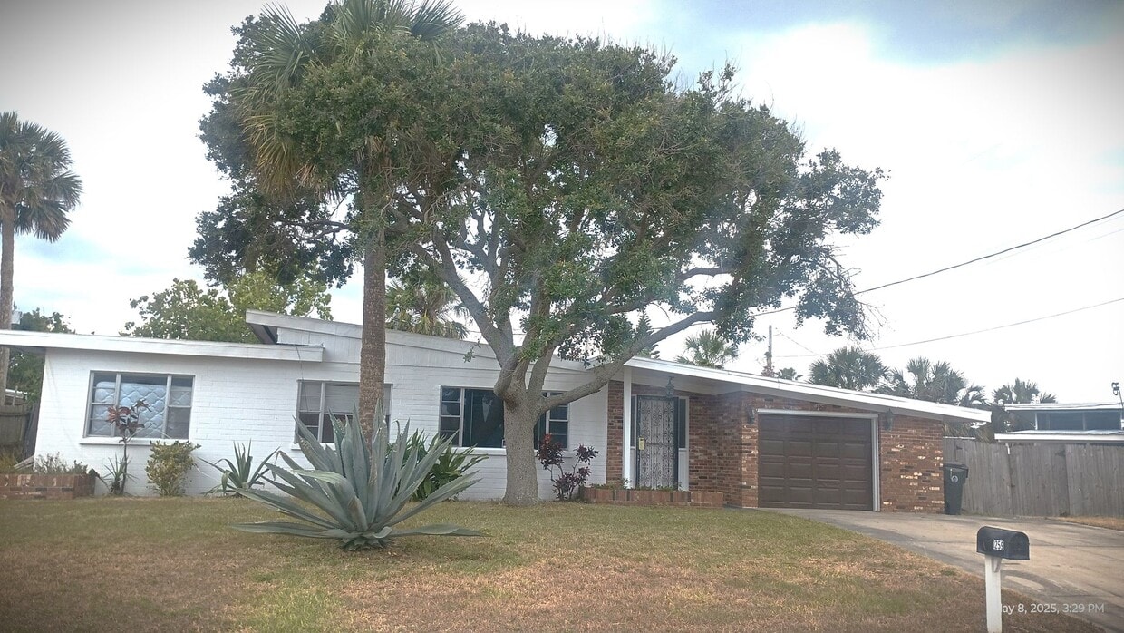 Primary Photo - 3 bedrooms near the beach