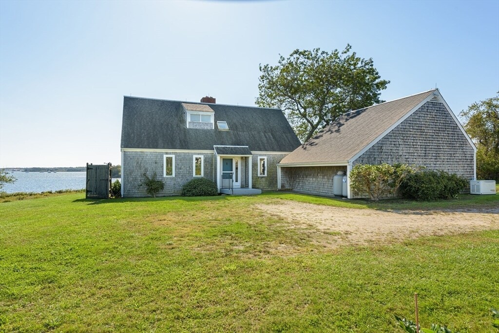 Primary Photo - 590 River Rd