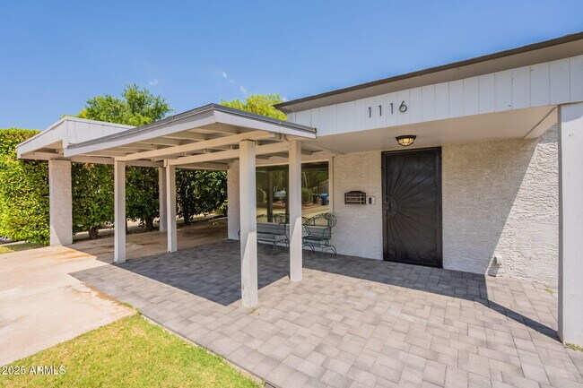 Building Photo - 1116 E Fern Dr N