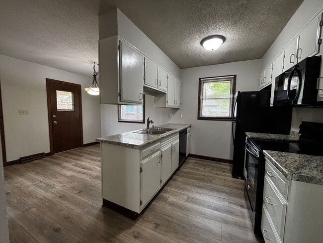 Foto del edificio - 3 Bedroom 2 Bath Duplex
