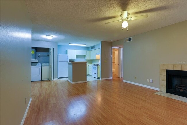Foto del edificio - 345 Forestway Cir