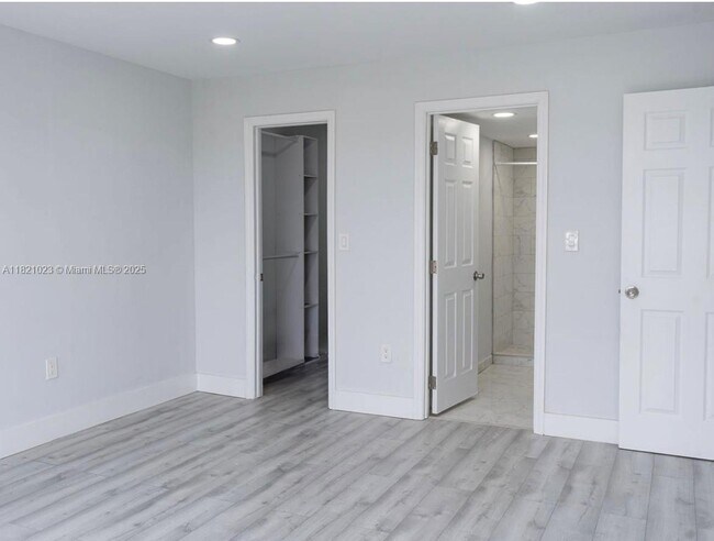 Foto del edificio - 4174 Inverrary Dr
