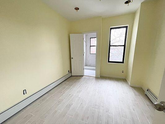 Building Photo - 3 bedroom in BRONX NY 10469