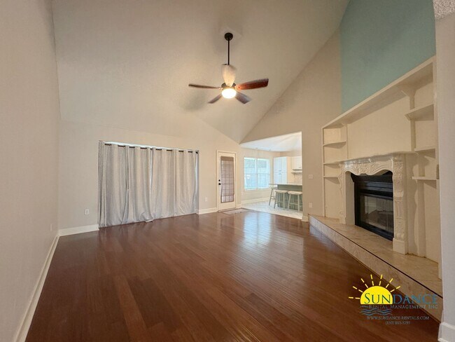 Building Photo - Stunning 3-Bedroom Home Near Hurlburt Fiel...