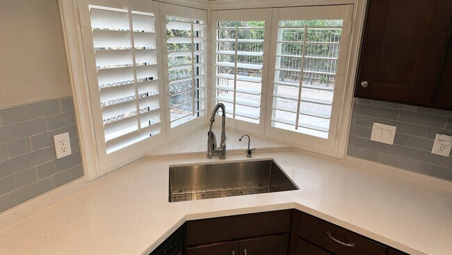 Foto del edificio - 370 S Larkwood St