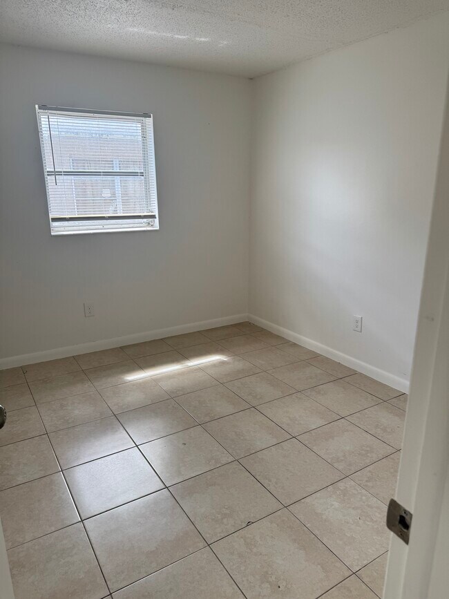 Foto del edificio - 5914 N Haverhill Rd