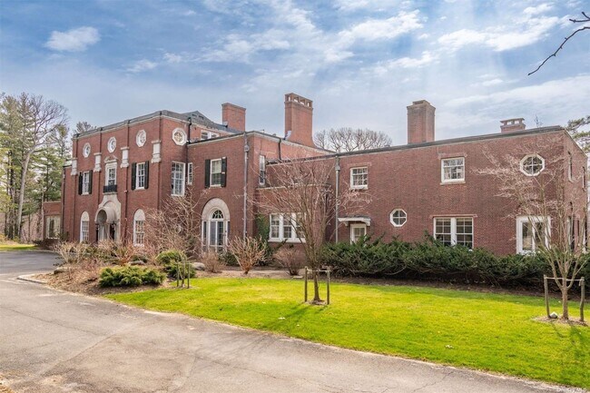 Building Photo - 393 Oyster Bay Road