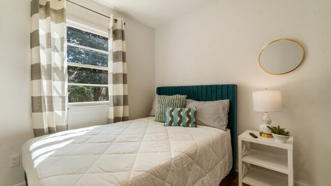 Building Photo - Room in House on Santa Barbara Dr NW