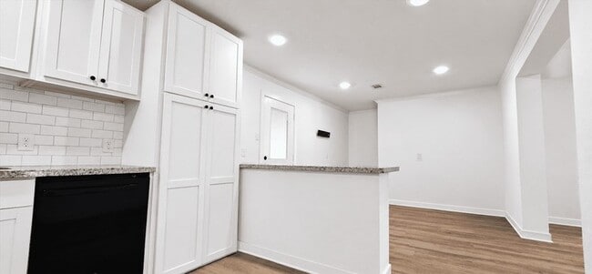 Building Photo - 2102 Margaret St